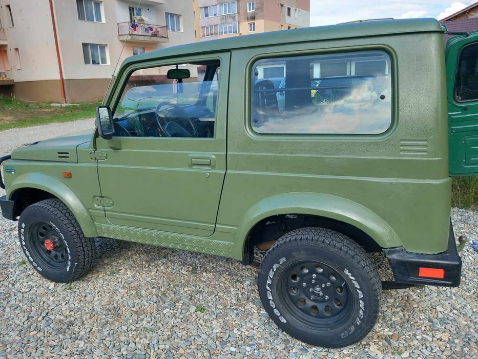 Vând Suzuki samurai