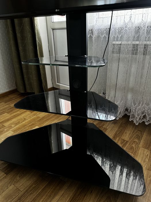 стеклянная стойка под телевизор
