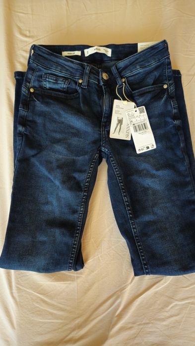 Тесни дънки push up Mango