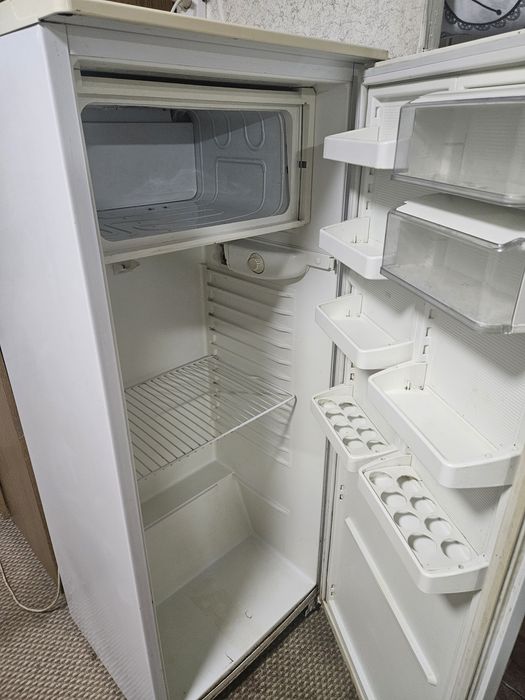 Продаю два холодильник 25000