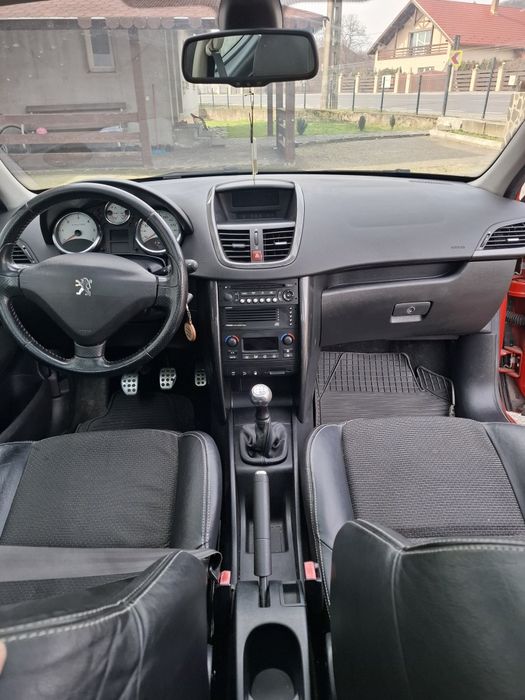 Vând Peugeot 207. 1.6 hdi