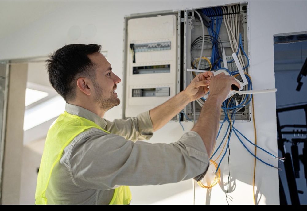 ELECTRICIAN CALIFICAT – instalații electrice și lucrări complete