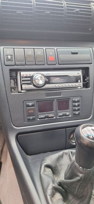 Vând Audi A4  berlină