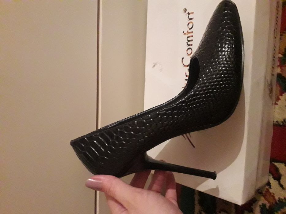 Продам Туфли шпилька