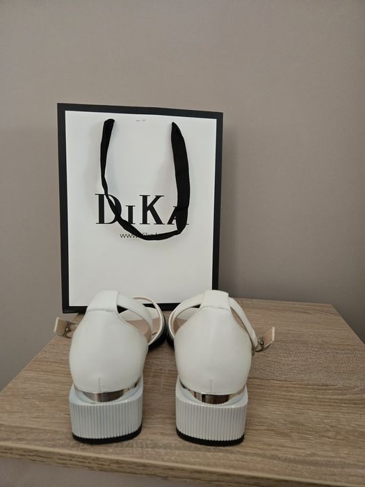 Сандали с каишка