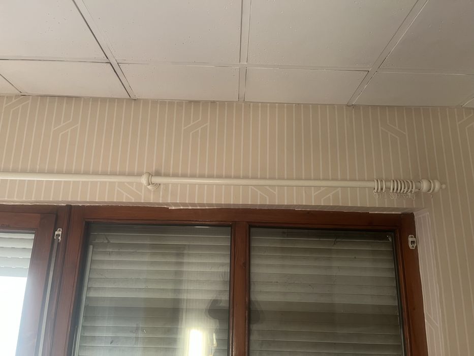 Дървен корниз бял 2.20 см и същия тъмно дърво