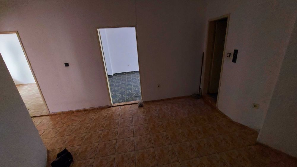 Дава се под наем Двустаен апартамент в Бургас, Възраждане - 80 кв.м за 153 € - Снимка #5