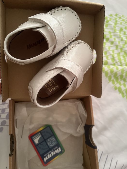 Модерни бебешки обувки /буйки/, изработени от 100% естествена кожа.