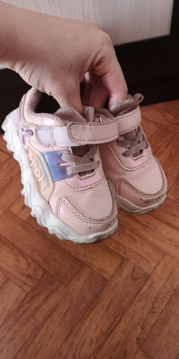 Продам много разной обуви  на девочку