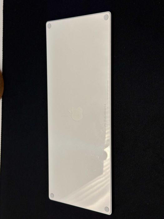 Apple Magic Keyboard (Lightning) как новая