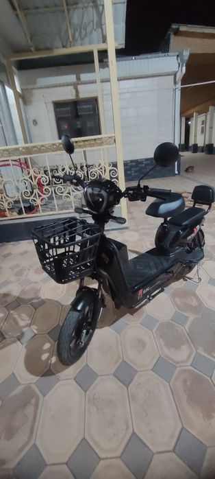 Скутер модель ск8