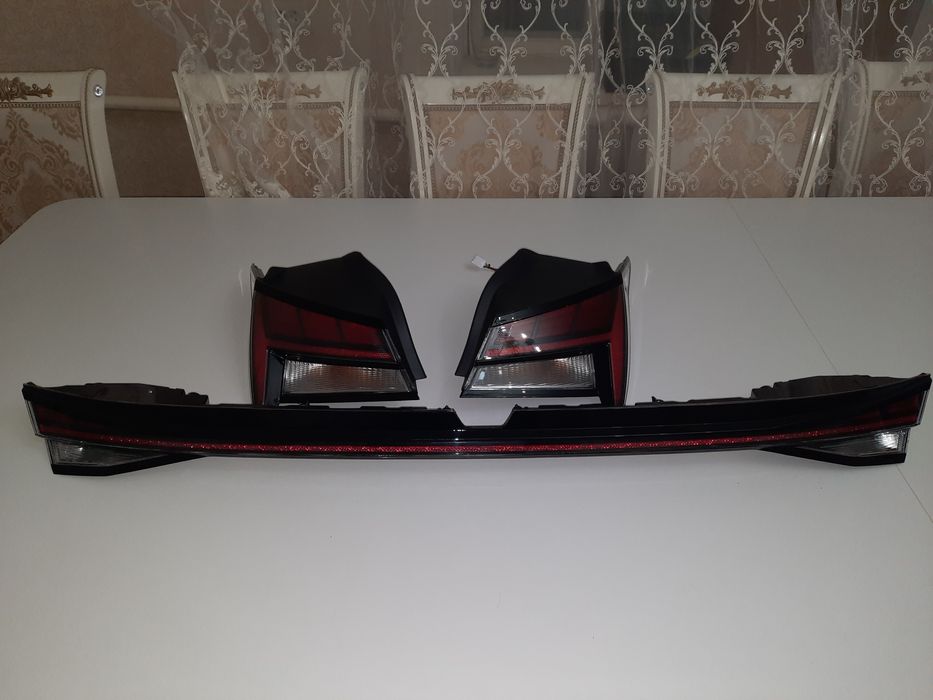 Средний фонарь Hyundai Elantra 23-24 оригинал