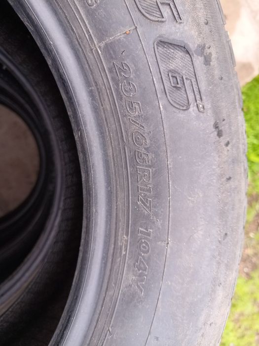 Продам летнюю резину 235 65 r17.