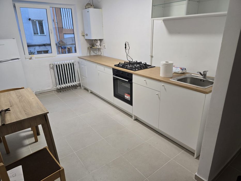 Apartament 2 camere, semidecomandat, et . 1, zona Han