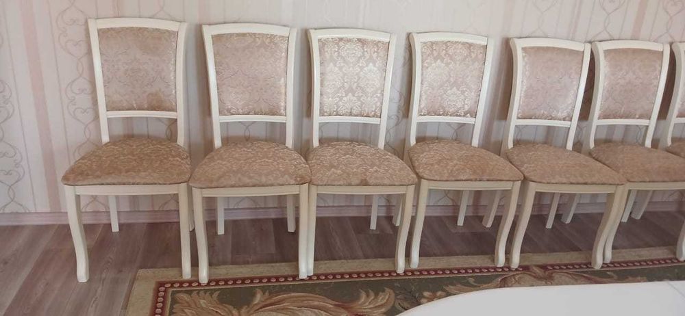 Продам обеденный стол со стульями