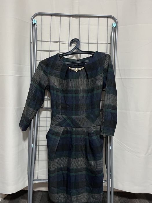 Отдам 2 платья за