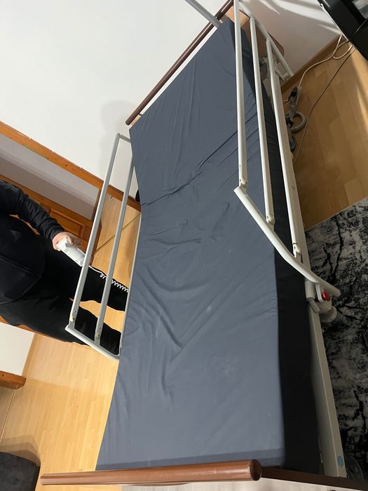 Pat spitalizat doctat cu telecomanda electrica
