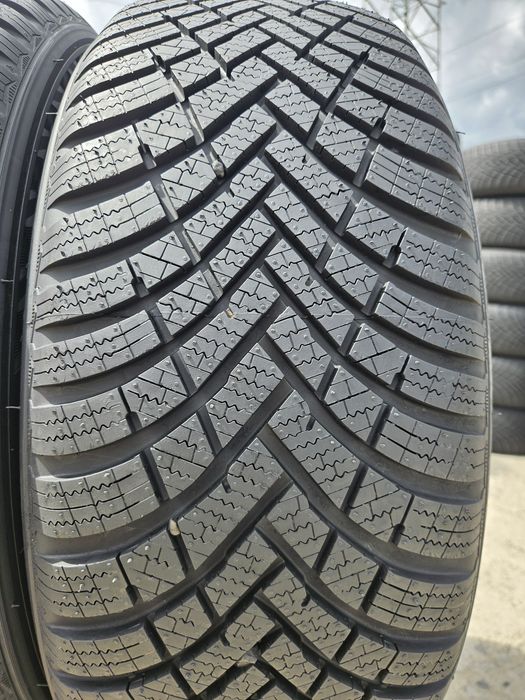 Vând 2 anvelope iarna 215/55r17 215/55/17 HANKOOK