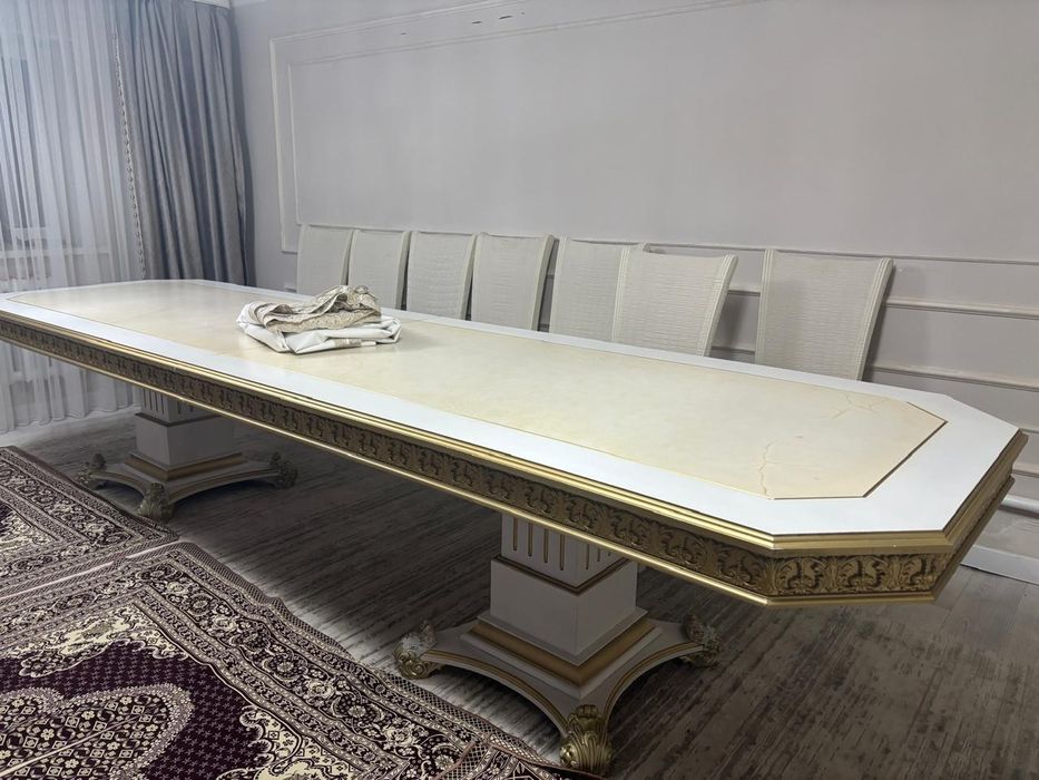 Стол с стульями.Срочно продам.