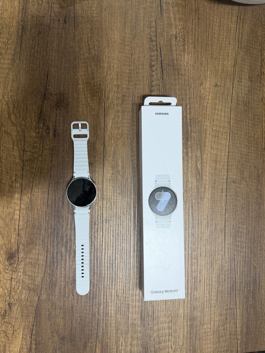 Samsung Galaxy Watch7 44mm LTE Silver – Smartwatch Premium, GPS, Monitorizare Sănătate, Ca Nou