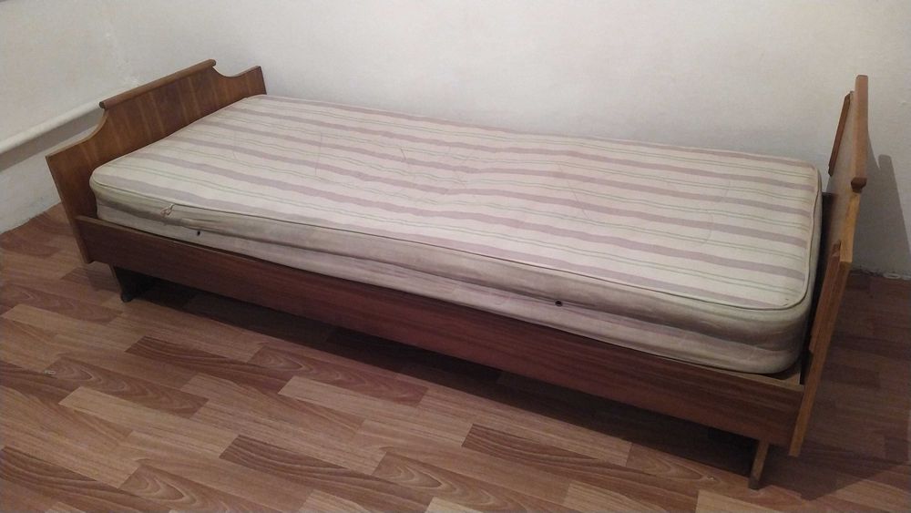 Продам кровати 4 шт с матрасом