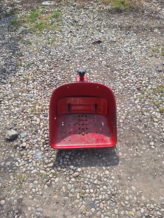 Scaun ;aripi;faruri tractor 650