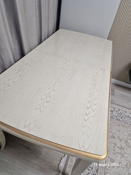 Стол для гостиной