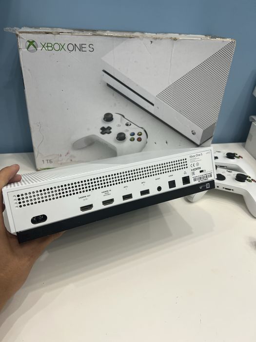 Продается Xbox One S 1ТБ