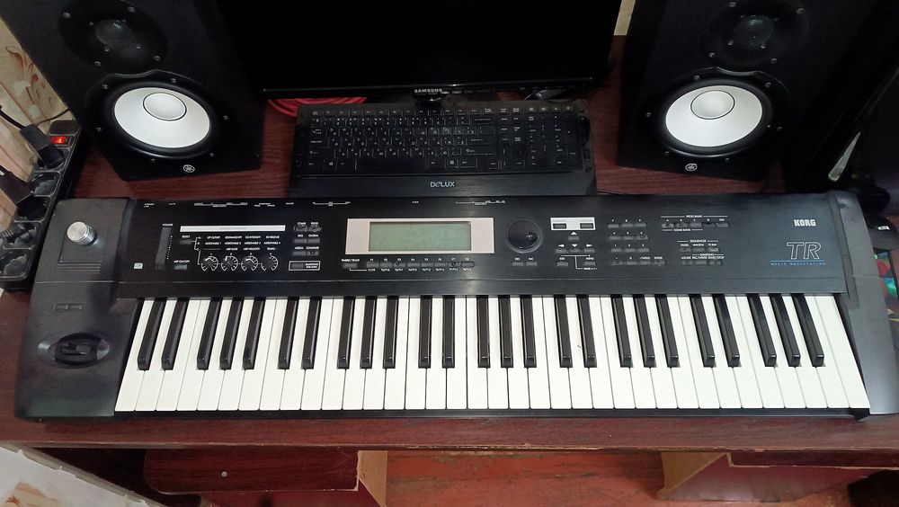 SINTEZATOR KORG TR 61 Профессионалный инструмент