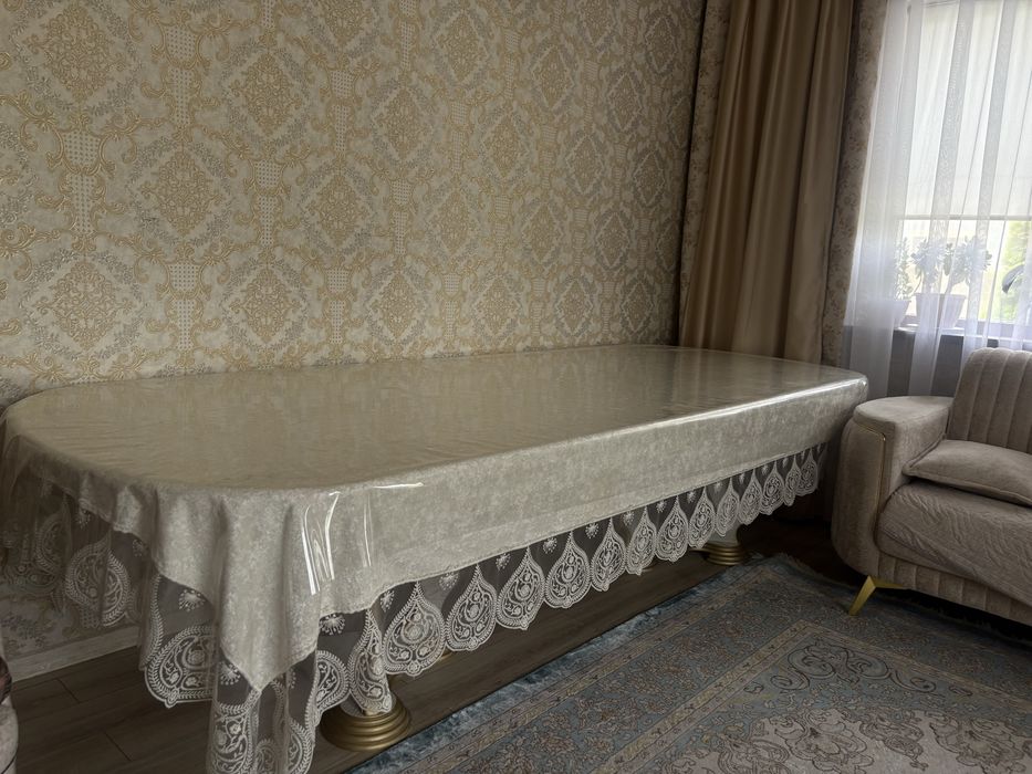 Стол со стульями
