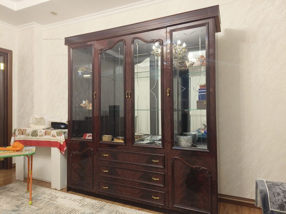Продам сервант, в хорошом состоянии.