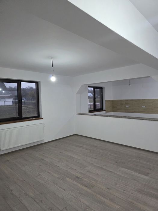 Vand casa noua , situata la 4 km de Tg.Neamt(Topolita)