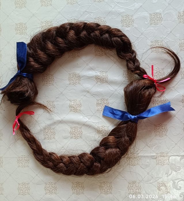 Păr natural, nevopsit - 2 codițe împletite