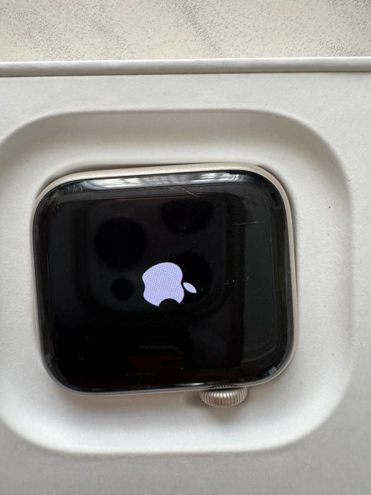 Apple Watch SE 2 40 мм Starlight LTE Cellular