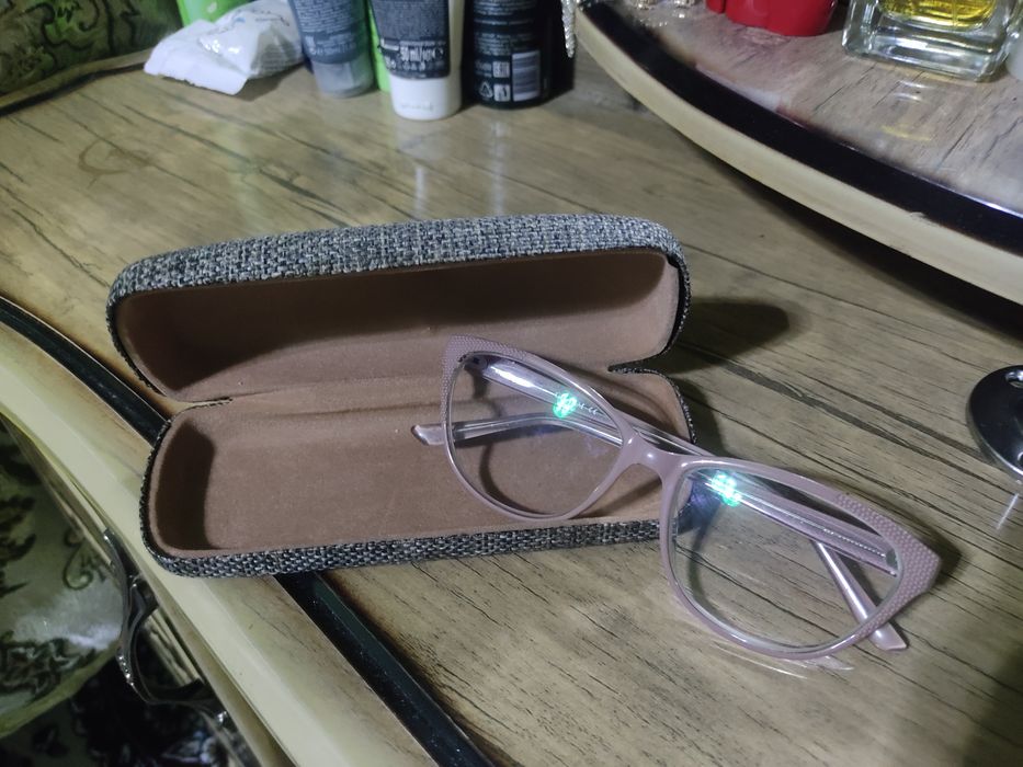 Зрени ачки сотилади кутиси Билан бирга