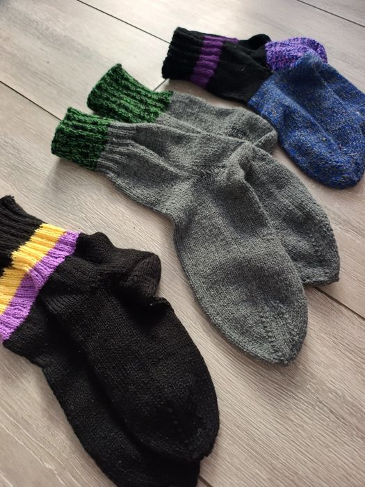 Vând șosete de lână tricotare manual