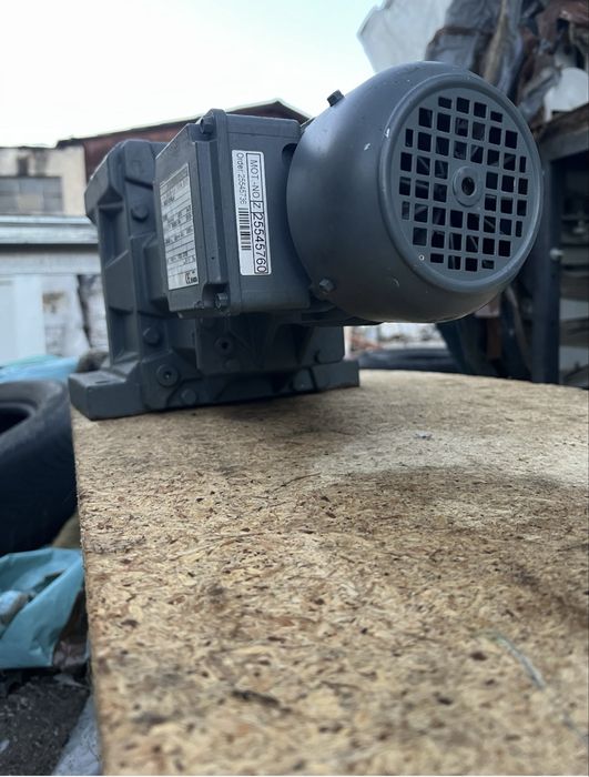 Motoreductor NOU, 220/380 V, BAUER, 5,5 —6,6 rot/min