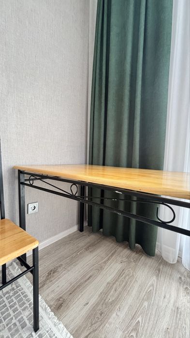 Продам кухонный стол