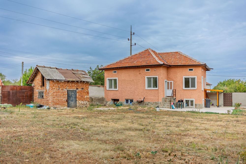 Къща в Плевен, област-с.Бохот площ 85 цена 69900