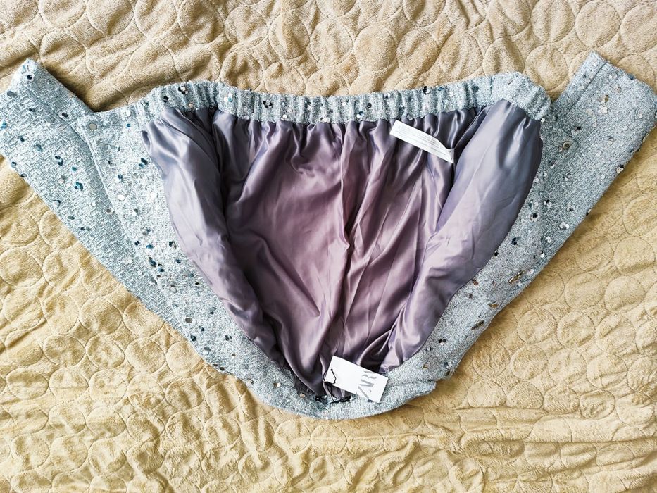 Продам новый бомбер. Размер не подошел.