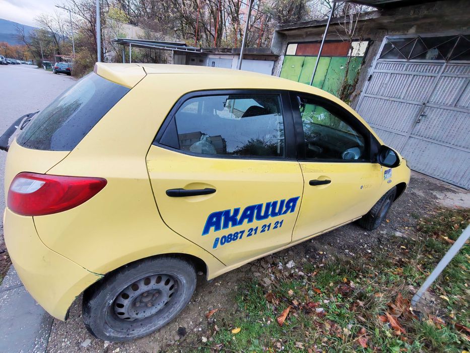 Продавам Мазда 2 1.4i