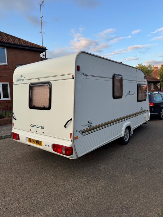 Rulotă Compass Corona 482 – Motor Mover – Complet Utilată – Fără Infiltrații