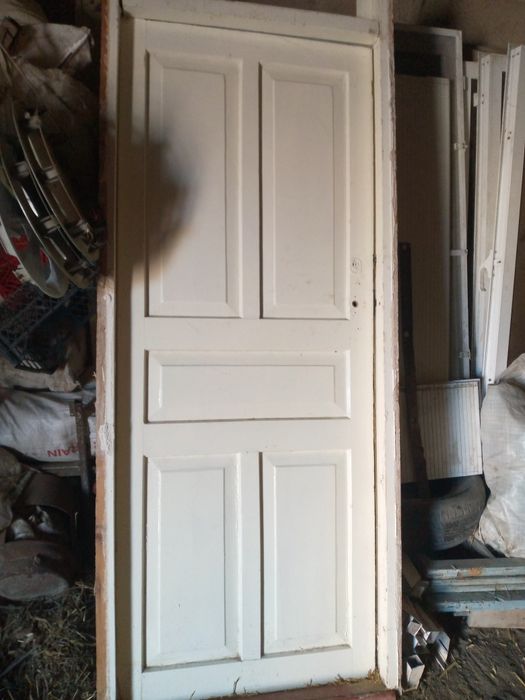 Rasiyski eshik sotiladi