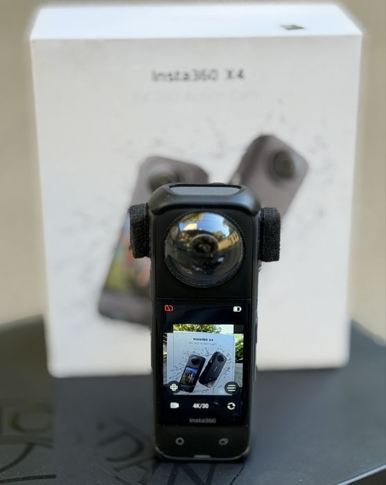 Екшън камера Insta360 X4, 8K, 360 + богат комплект аксесоари + 16GB карта памет