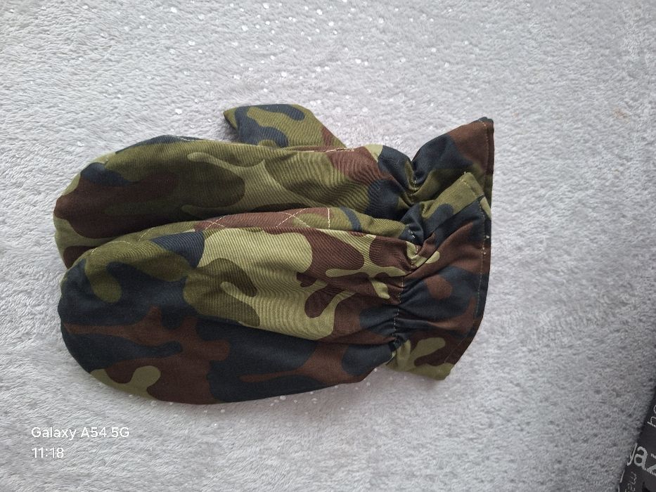 Ofer spre vânzare tinuta de armată