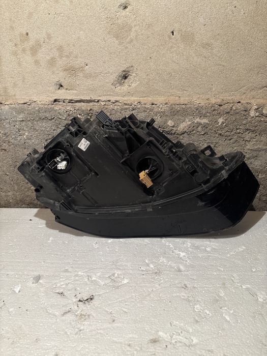 Фар Audi A4 B 8.5