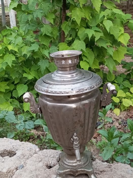 Рус самавари 1960- йил сотилади нархи келишилади