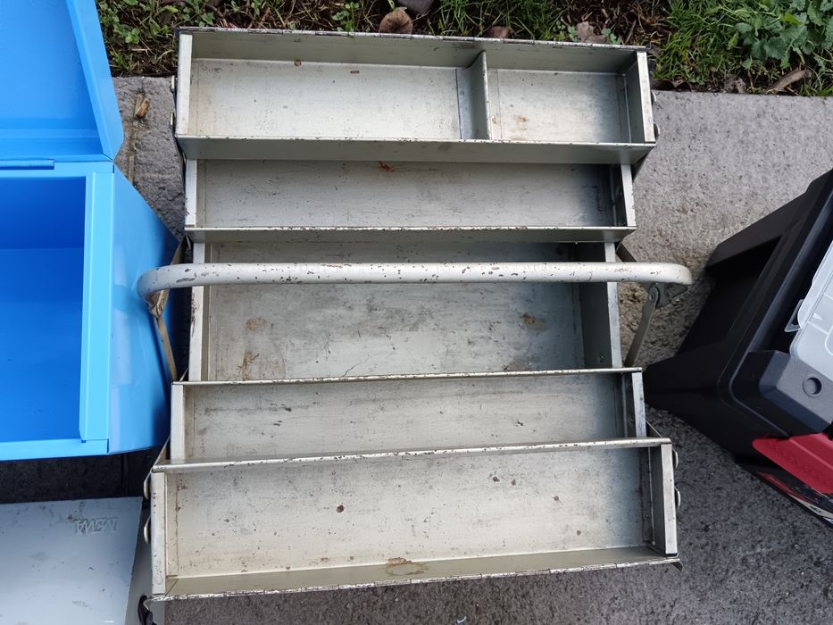 Cutii, truse, cutii depozitare, metal sau plastic