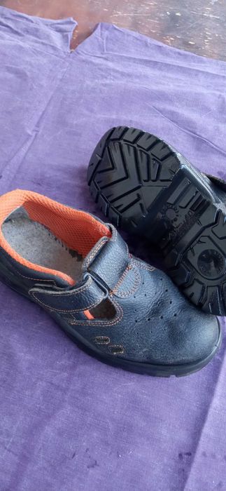 Работни обувки нови