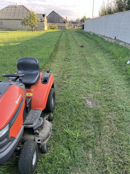 Vând tractoraș de gazon Husqvarna CTH 200
